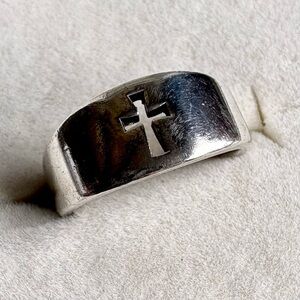 VTG James Avery Sterling Silver Cut Out Cross Religious Tapered Ring Size 5.5